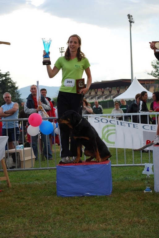 ATHENA DANGEREUSE QUE POUR SES CONCURRENTS